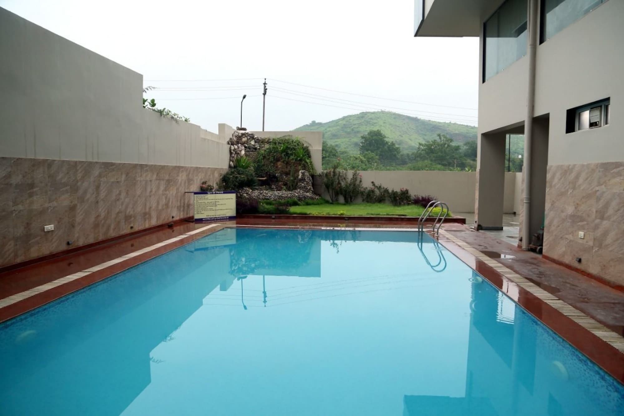 Tulip Le Grand Hotel Udaipur Exterior foto