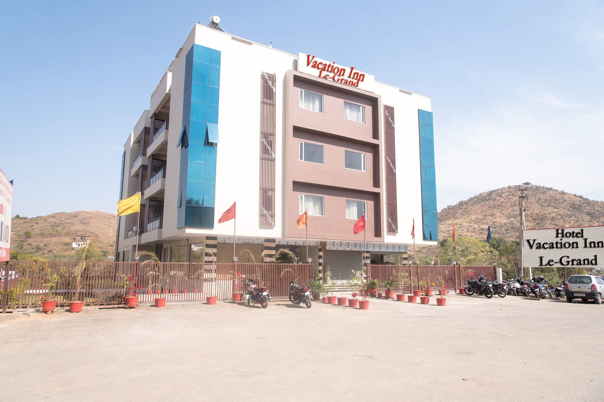 Tulip Le Grand Hotel Udaipur Exterior foto